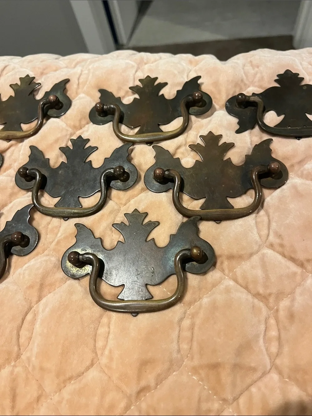 Antique Brass Tone Leaf Drawer Pulls - Set of 8